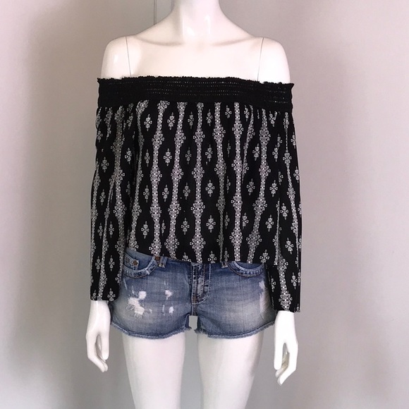 Boho Off-The-Shoulder Black Blouse - Picture 6 of 8
